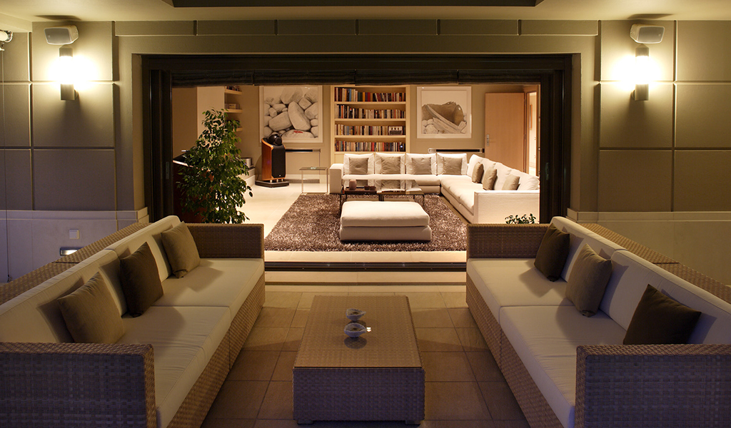 sophisticated_villa_vouliagmeni_living_room_01