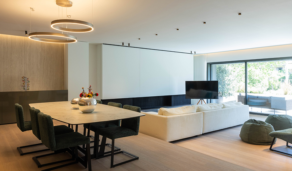 Impressive Villa in Vouliagmeni featuring 440 sq.m., private pool, garden, elevator, and premium finishes. Walking distance to the sea and marina.