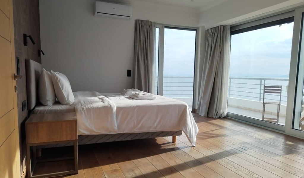 Modern Apartment in Palaio Faliro with sea views, 2 bedrooms, modern renovation, furnished interiors, and prime location near Athens Riviera.