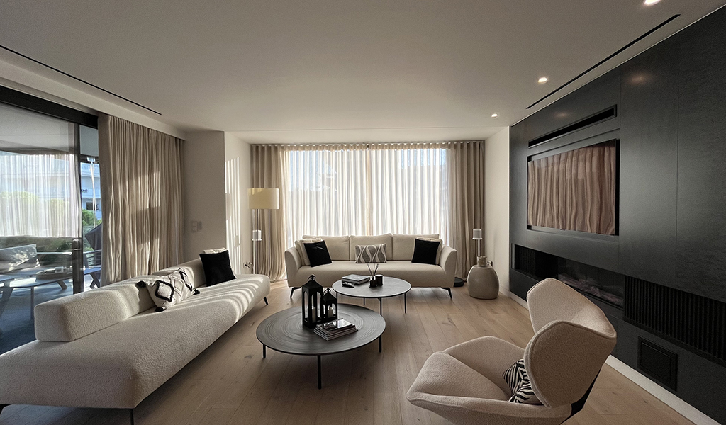 Exclusive Apartment in Voula with 3 bedrooms, large veranda, premium appliances, 2 parking spaces, EV charger and advanced energy systems.