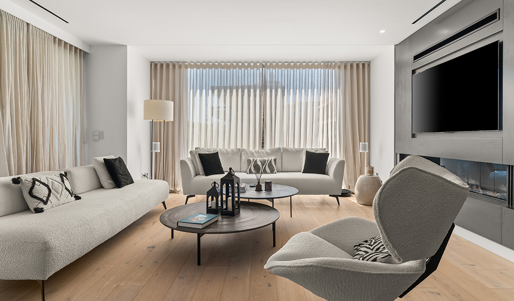Exclusive Apartment in Voula, 135 sq.m., with 3 bedrooms, large veranda, 2 parking spaces, EV charger and solar panels.