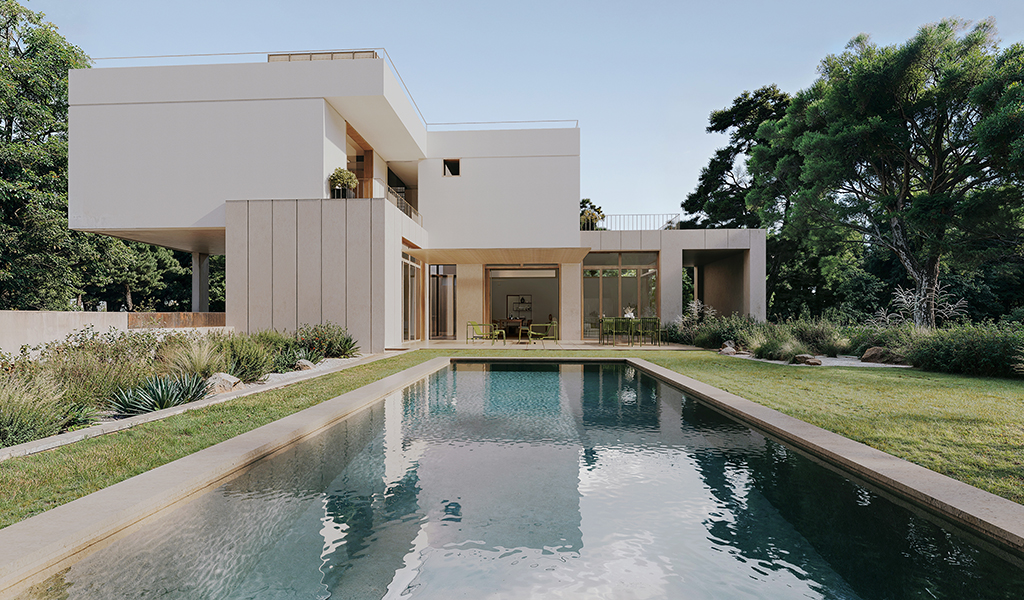 Exclusive Maisonettes in Vari with private pools, sea-view roof gardens, A+ energy efficiency, smart-home and near the beach.
